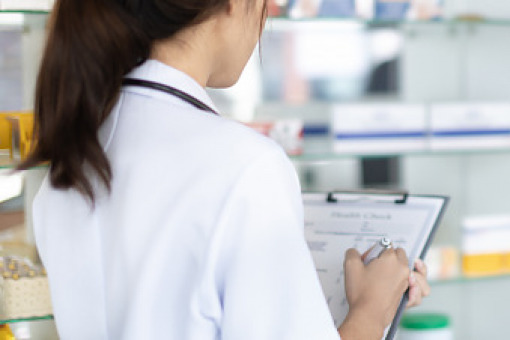 MZ: Realizacja recept na antybiotyki w zakażeniach dróg oddechowych utrzymuje się na poziomie 90 proc.