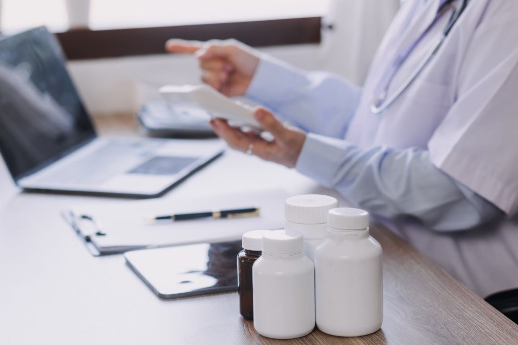 Komisja sejmowa odrzuca senackie poprawki do ustawy refundacyjnej