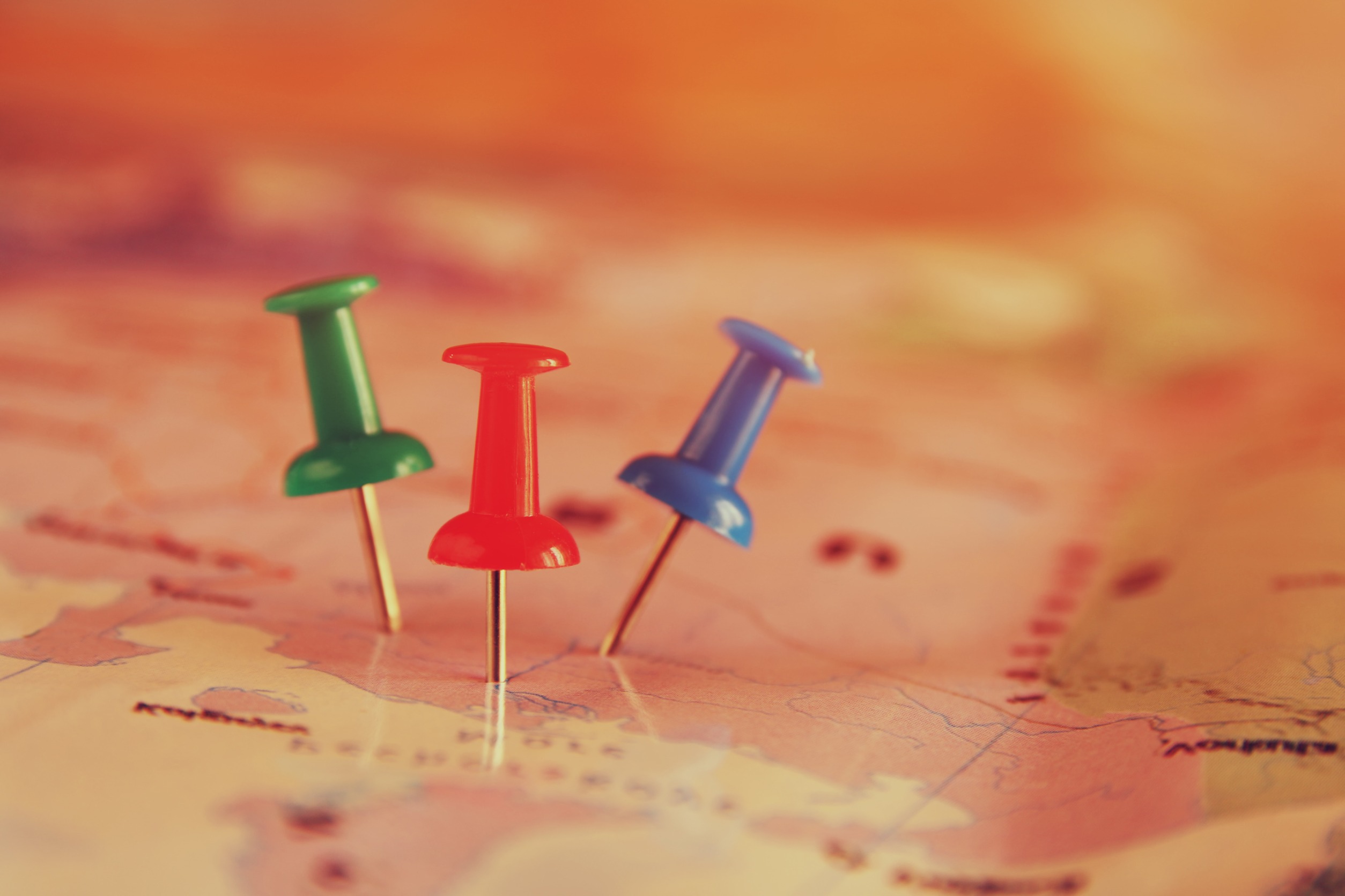 Doniesienia o zakażeniach bakterią Legionella pneumophila – czerwone punkty na mapie