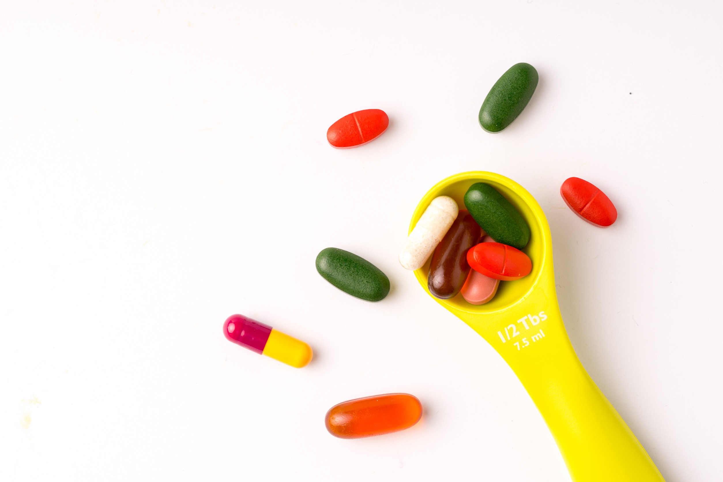 Antybiotyki wywołują dysbiozę skóry i przyczyniają się do rozwoju trądziku