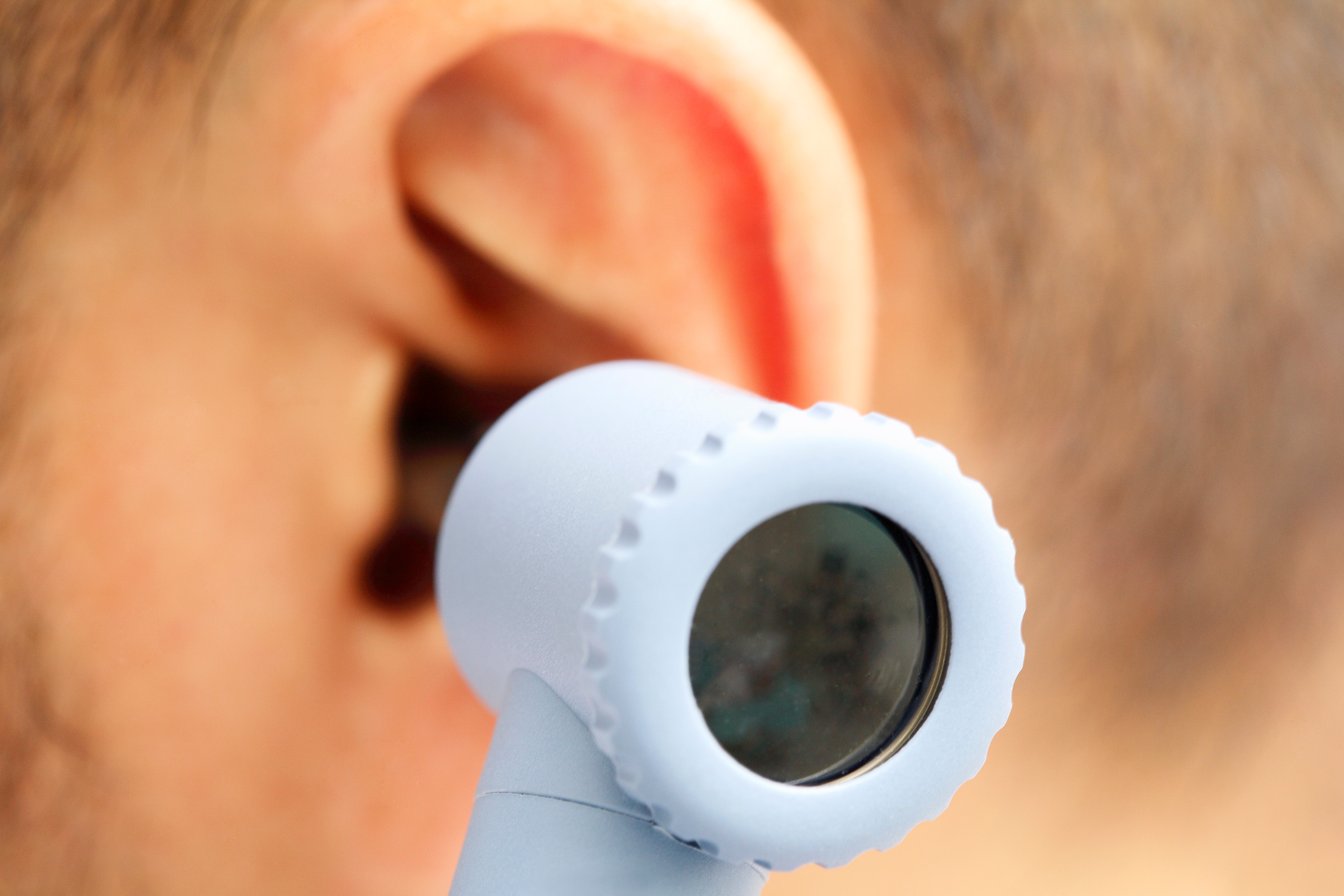Más de la mitad de las personas mayores padecen problemas de audición