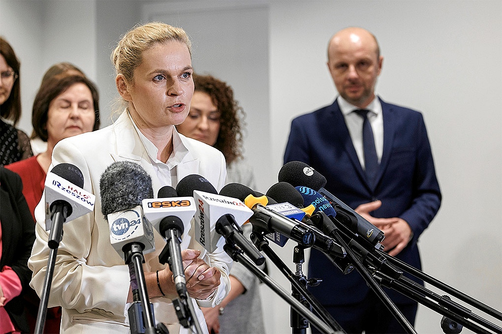 Użył wieku jako pretekstu, aby uderzyć w kobiety
