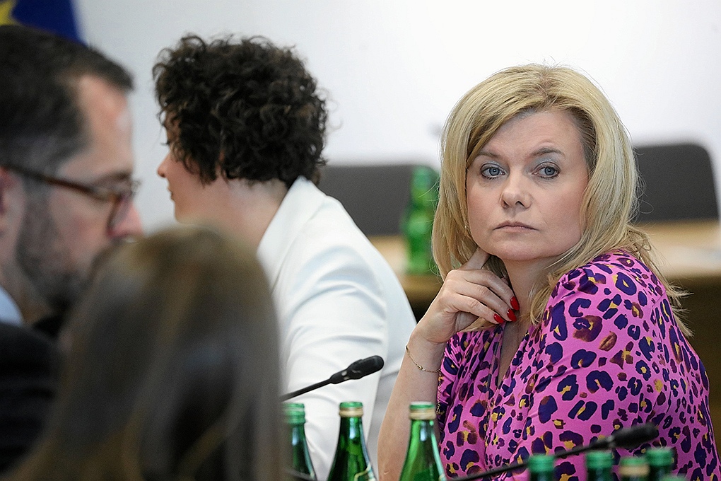 Komisja nadzwyczajna przyjęła poprawki do ustawy o dekryminalizacji aborcji