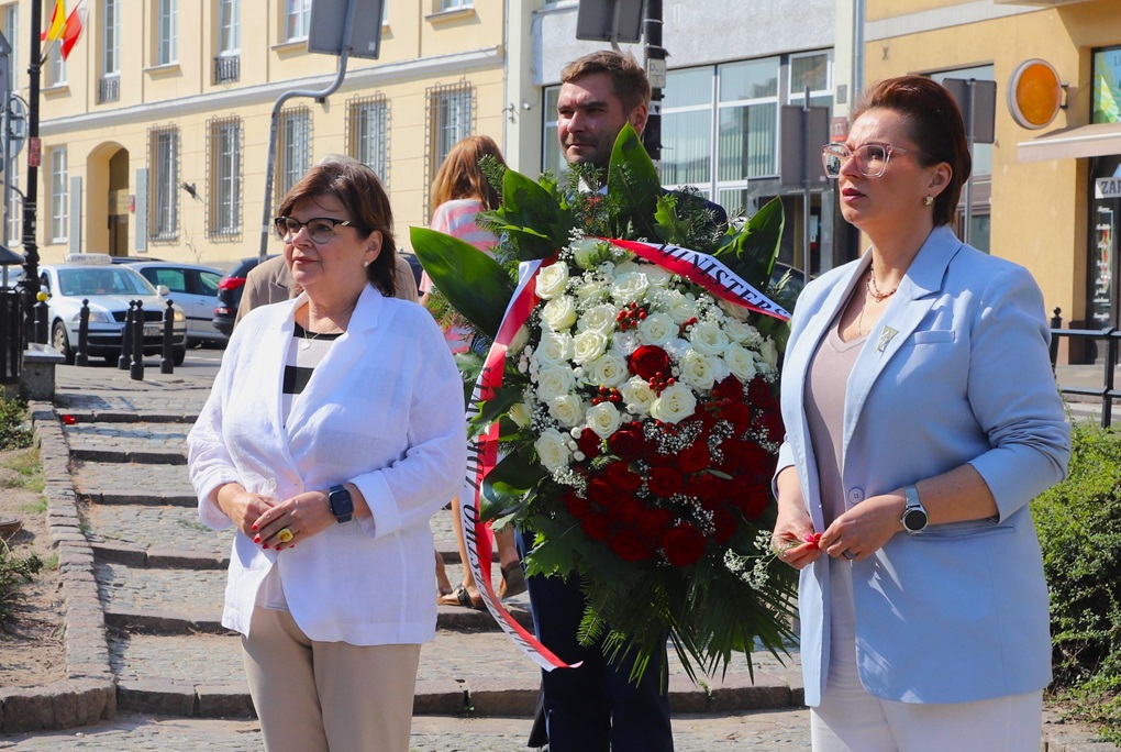 W hołdzie powstańczej służbie medycznej