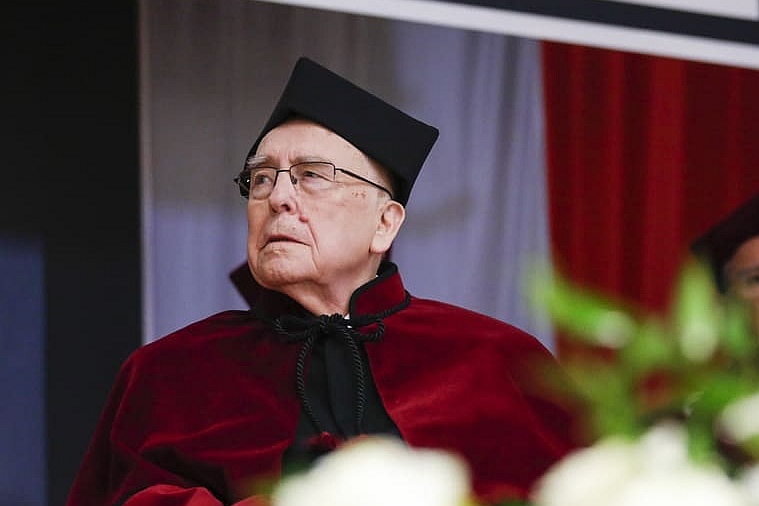 Dr Zygfryd Wawrzynek profesorem honorowym SUM