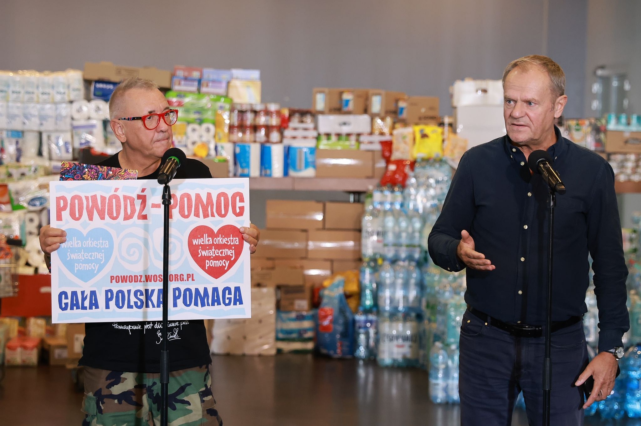 Owsiak i Tusk o pomocy powodzianom ►