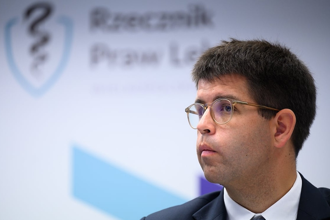 299 tys. zł dla lekarza to temat zastępczy?
