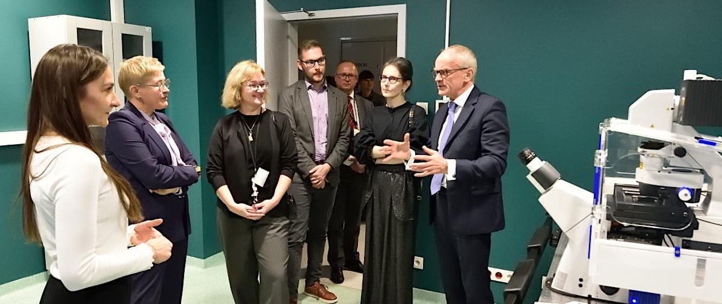 Wiceminister Mrówczyńska z wizytą na Wrocławskim Uniwersytecie Medycznym