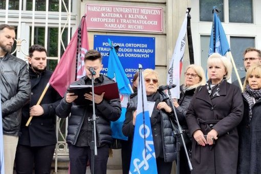 Medycy wspólnie w marszu przeciwko przemocy