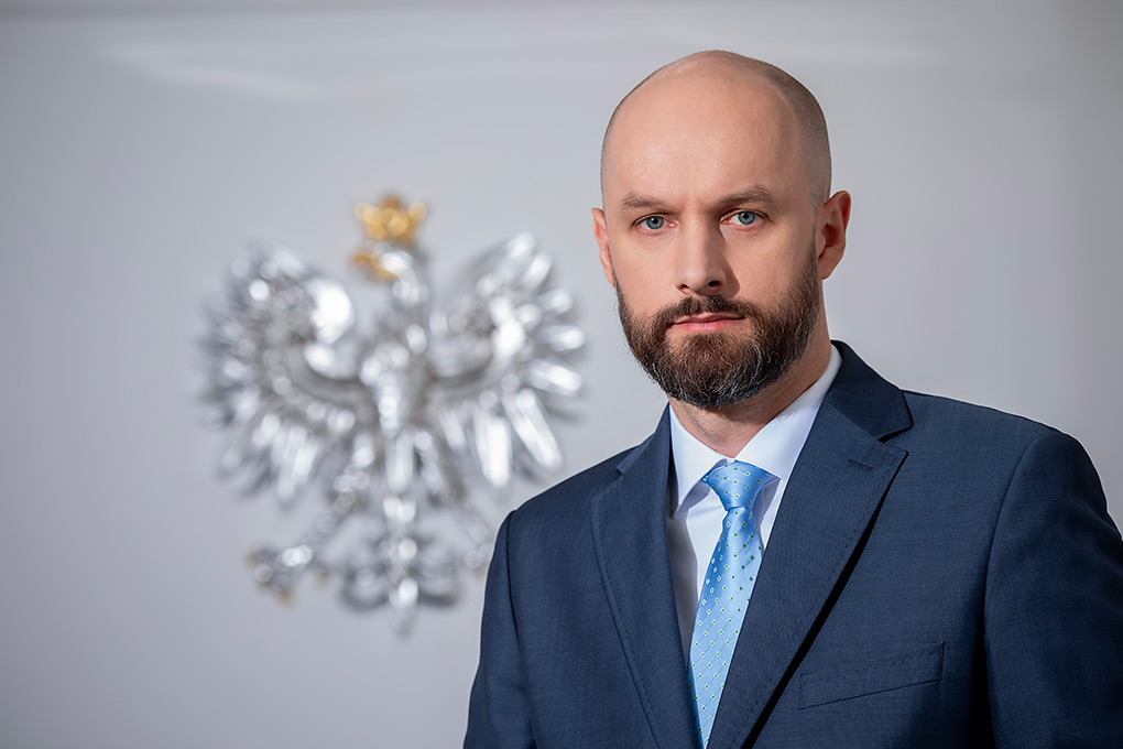 GIF: Nielegalny handel lekami zaczyna się od legalnej recepty