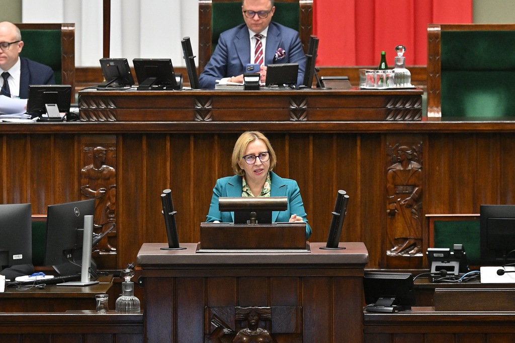 Czyich interesów broni parlament?