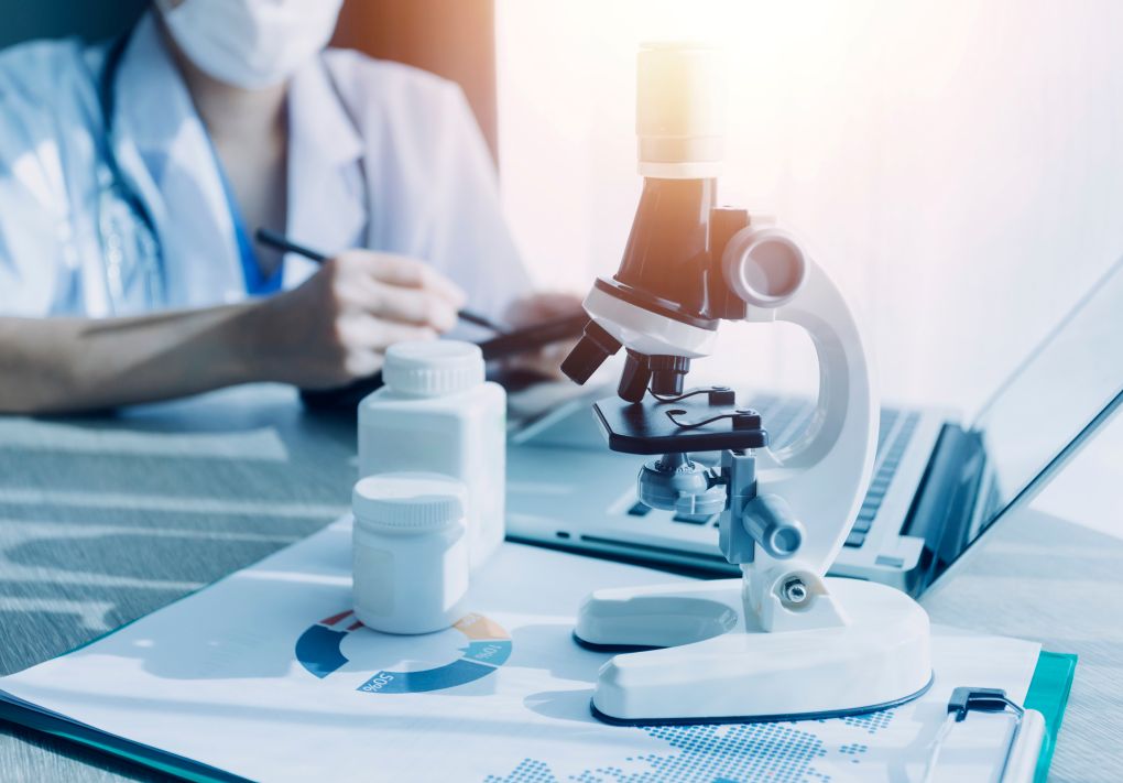 Dermatologiczne objawy uboczne podczas leczenia onkologicznego