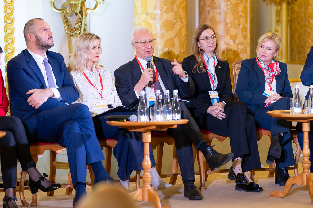 Rezydentura związana z miastem ►