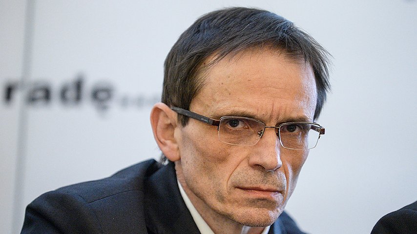 Chłopcy w krótkich...